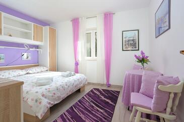 House with terrace Trogir, Central Dalmatia