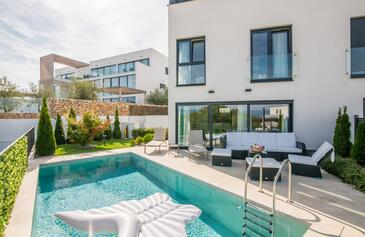 Family-friendly apartments with swimming pool Vantačići, Krk - 19252