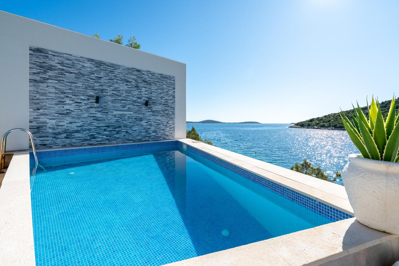 Seaside family friendly house with a swimming pool Cove Ljubljeva, Trogir - 19258