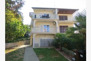 Leiligheter med parkering Malinska, Krk - 19268