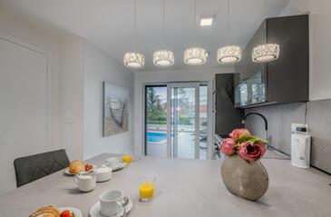 Family-friendly apartments with swimming pool Vantačići, Krk - 19303