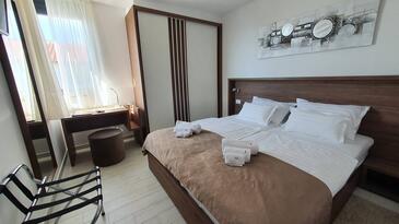 Family-friendly apartments with swimming pool Sveti Filip i Jakov, Biograd - 19325