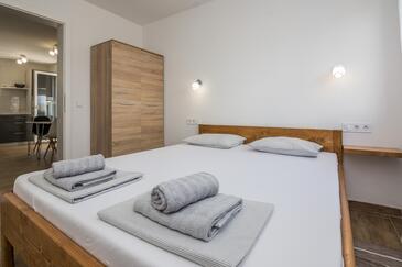 Apartments with parking space Vir - 19332