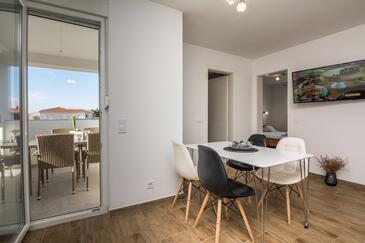 Apartments with parking space Vir - 19332