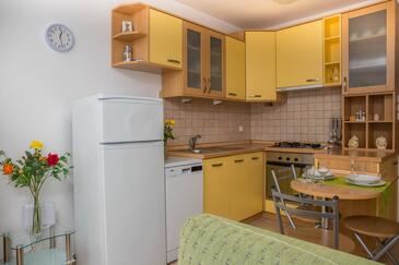 Ferienwohnungen mit Parkplatz Dramalj, Crikvenica - 19335