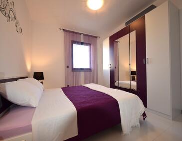 Apartments with parking space Porat, Krk - 19347