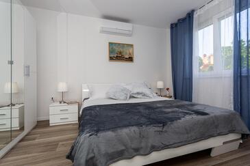 Apartments by the sea Porat, Krk - 19349