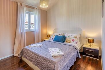 Apartments with parking space Milovcici, Krk - 19352