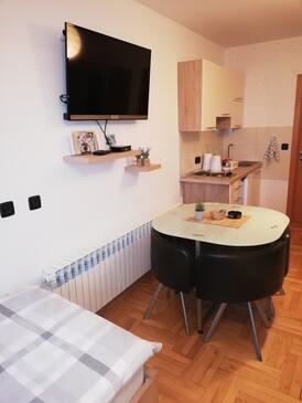 Apartments with parking space Osijek, Slavonija - 19366