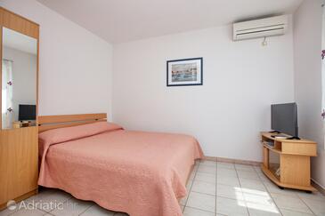 Apartments by the sea Rogoznica - 19367