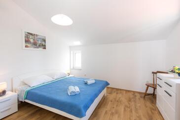 Apartments with parking space Malinska, Krk - 19371