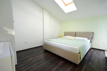 Appartamenti con parcheggio Gnivizze - Njivice, Veglia - Krk - 19379