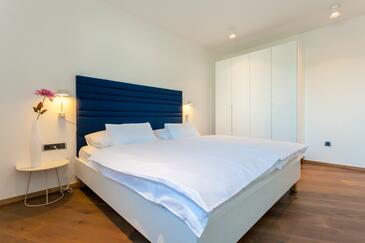 Appartamenti con piscina per famiglie Porto Fontana - Vantačići, Veglia - Krk - 19403