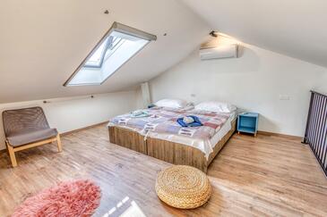 Apartments with parking space Čižići, Krk - 19405