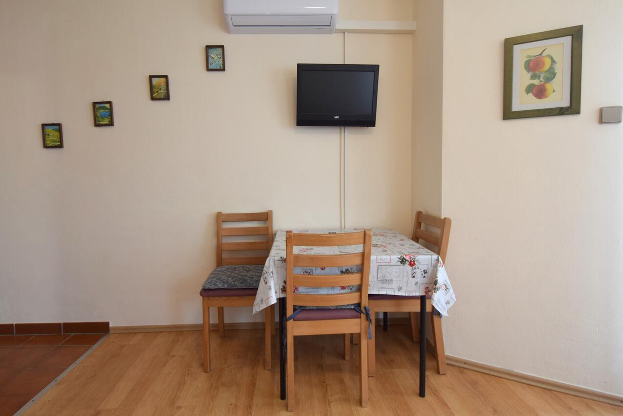 A-19406-b - Private accommodation - Apartments by the sea Vantačići, Krk