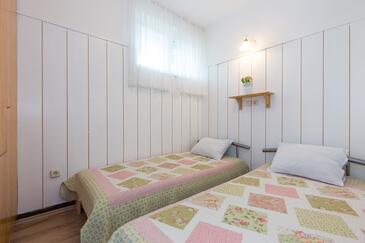 Family-friendly apartments with swimming pool Malinska, Krk - 19408