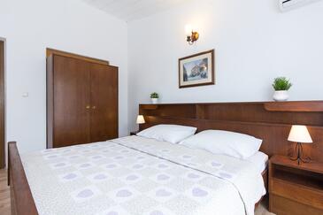 Family-friendly apartments with swimming pool Malinska, Krk - 19408