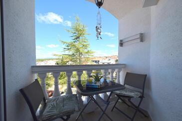 Apartmaji z bazenom za družine z otroci Malinska, Krk - 19408