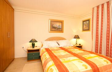 Apartmaji in sobe s parkingom Baška, Krk - 19424