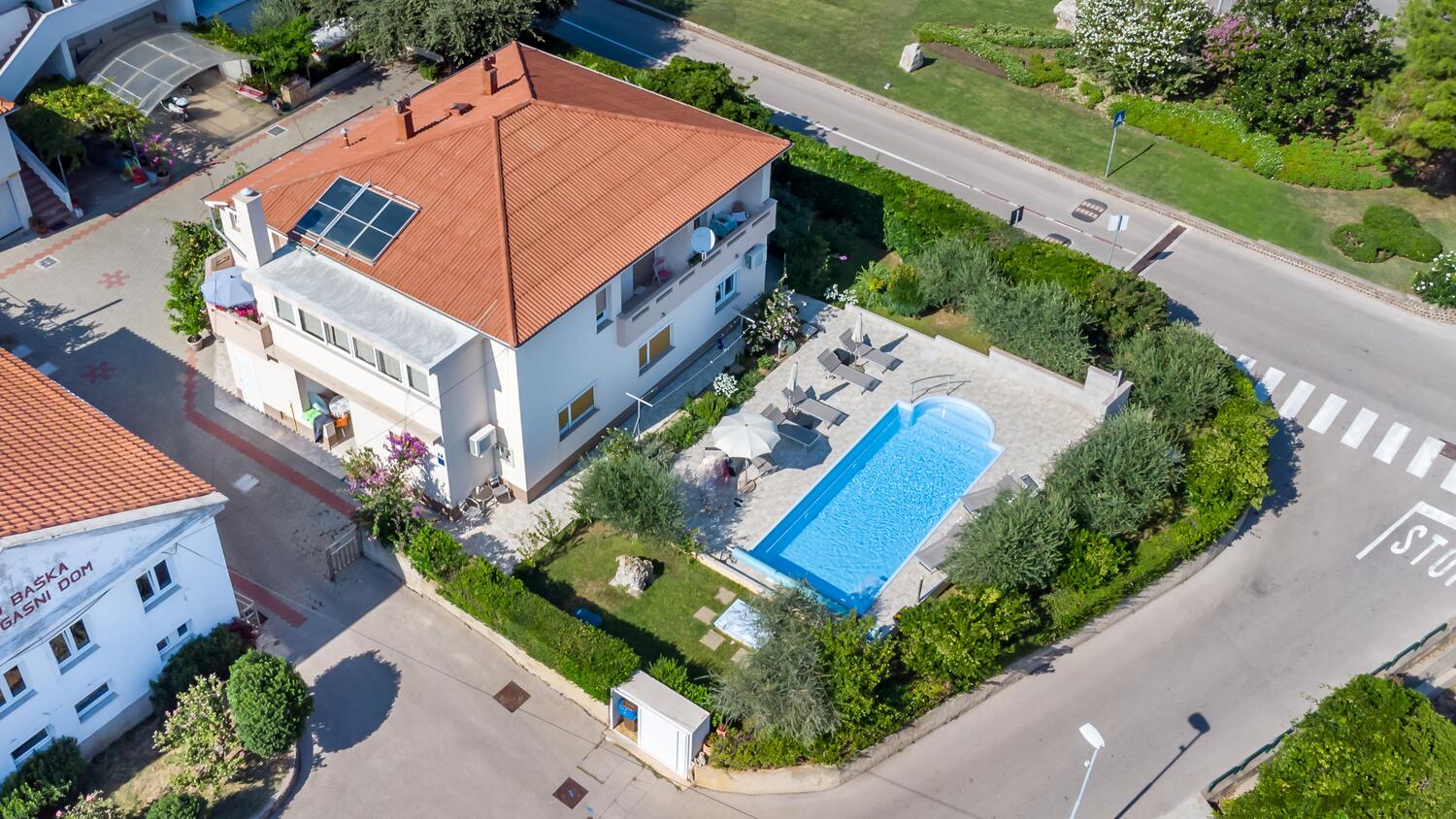 Apartmani s bazenom pogodni za obitelji s djecom Baška, Krk - 19432