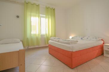 Apartments with terrace Novigrad, Istria