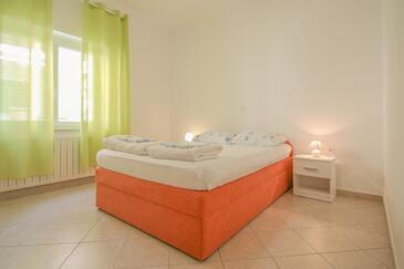 Apartments with terrace Novigrad, Istria