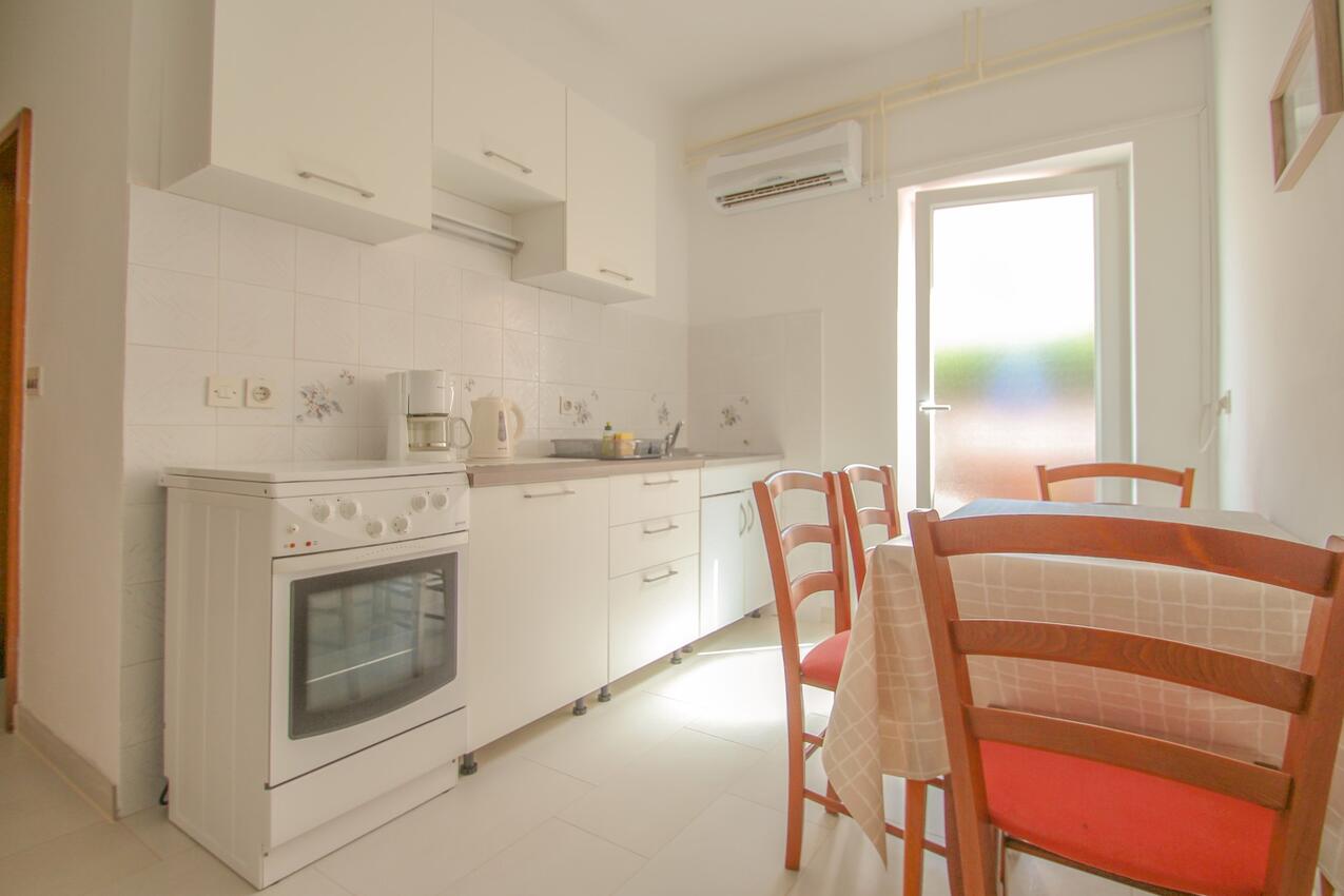 Apartments with terrace Novigrad, Istria