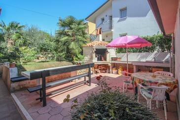 Apartments with terrace Novigrad, Istria
