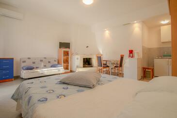 Apartments with terrace Novigrad, Istria