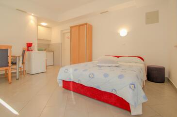 Apartments with terrace Novigrad, Istria