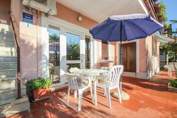 Apartments with terrace Novigrad, Istria