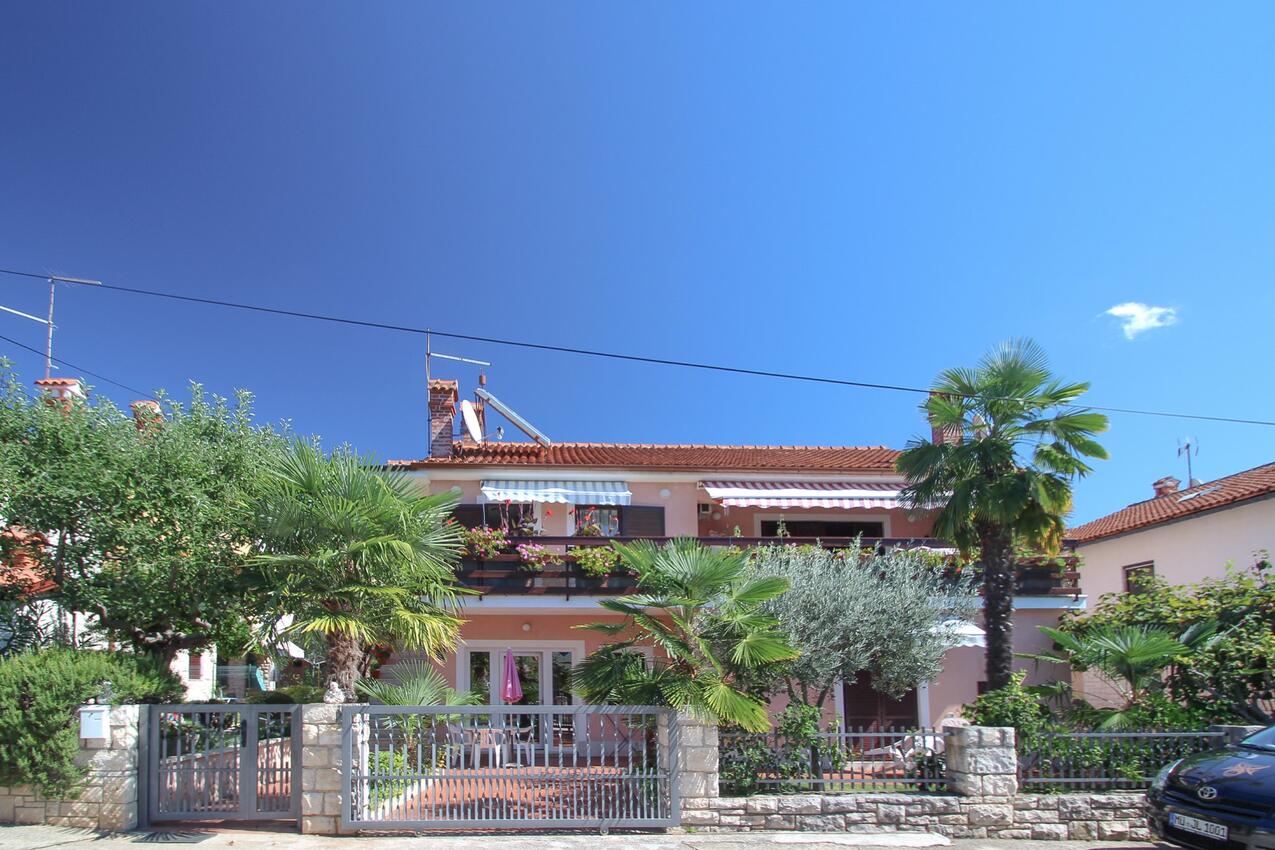Apartments with terrace Novigrad, Istria