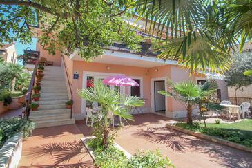 Apartments with terrace Novigrad, Istria