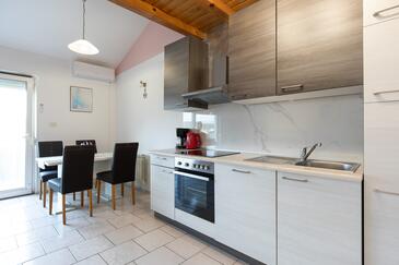 Apartmani s parkingom Kornić, Krk - 19463