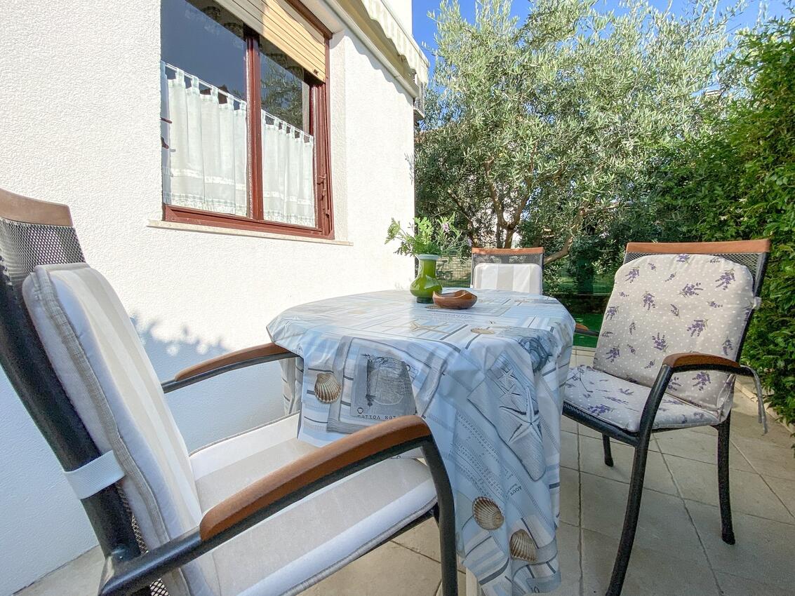 A-19475-a - Alloggi privati - Appartamenti accanto al mare Novigrad
