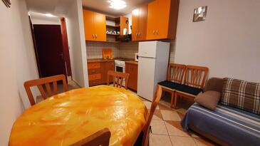 Apartamente cu parcare Baska, Krk - 19489
