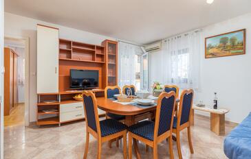 Apartments with parking space Fažana - 19494