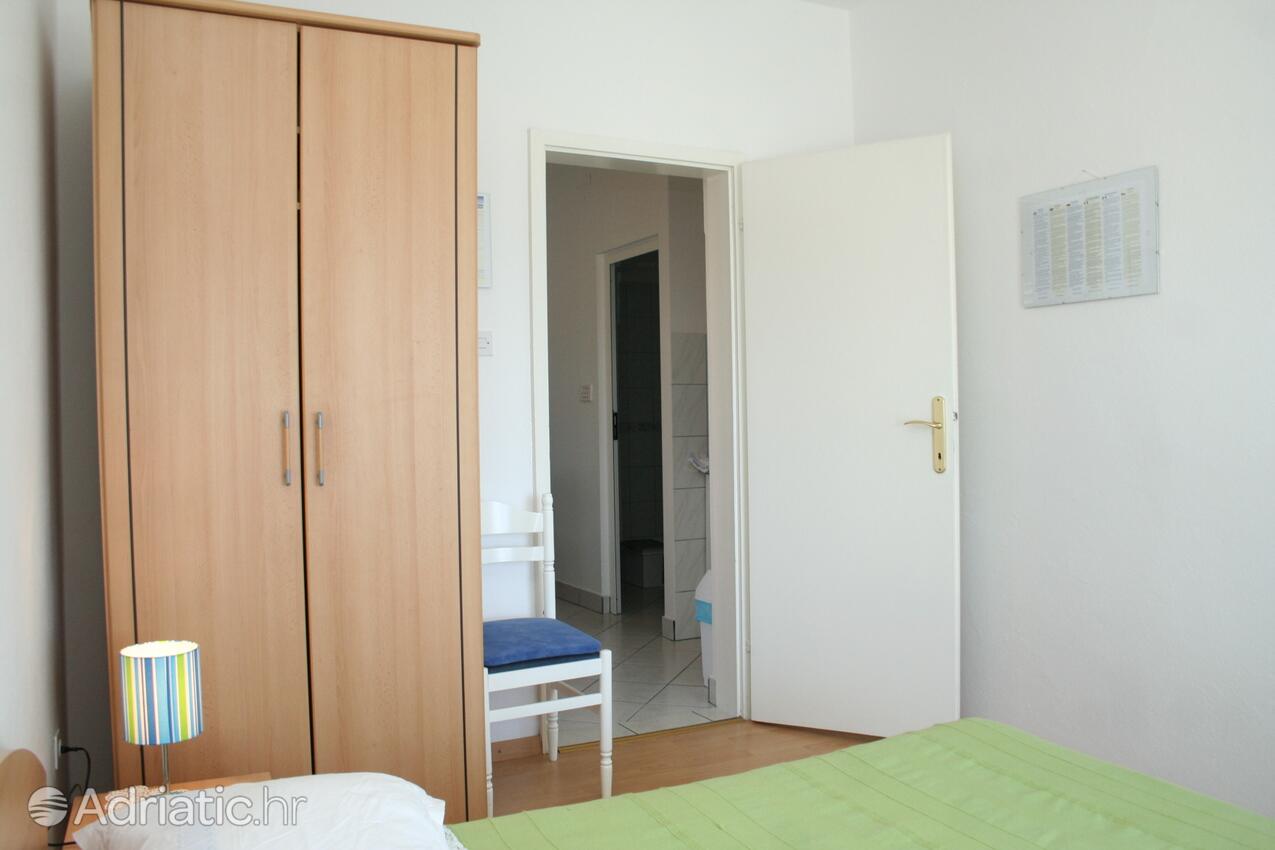 A-195-a - Kwatery prywatne - Apartamenty nad morzem Sucuraj, Hvar