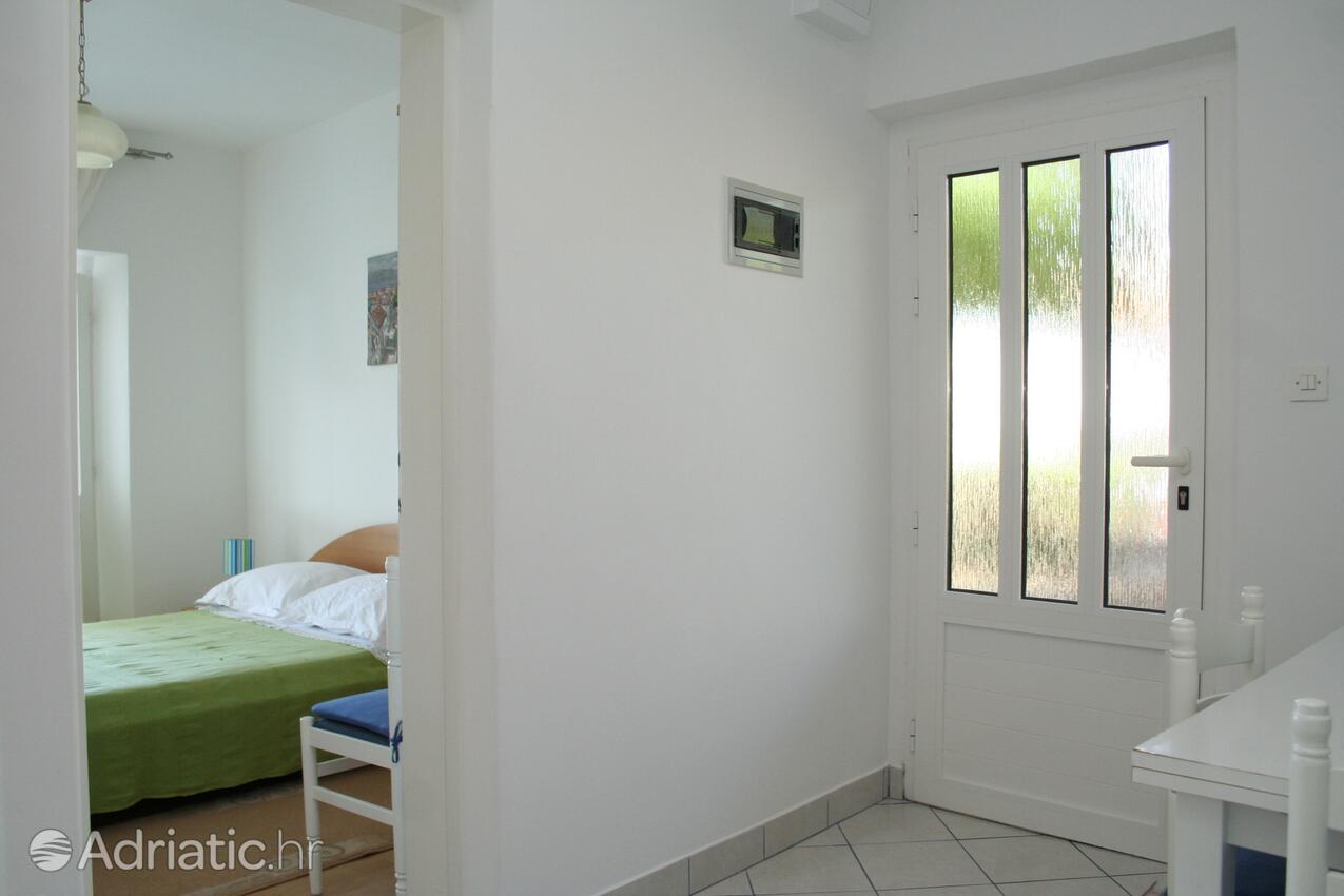A-195-a - Kwatery prywatne - Apartamenty nad morzem Sucuraj, Hvar