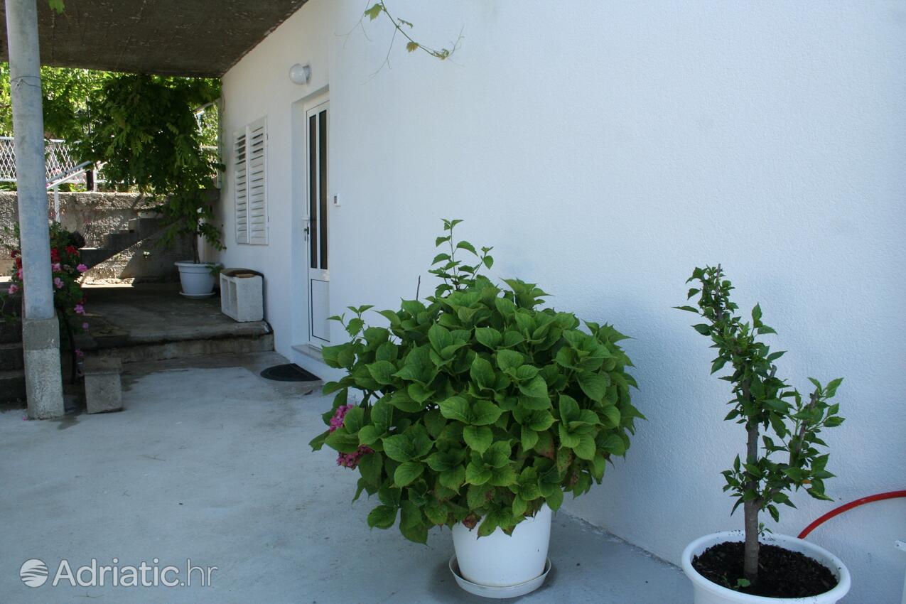 A-195-a - Kwatery prywatne - Apartamenty nad morzem Sucuraj, Hvar