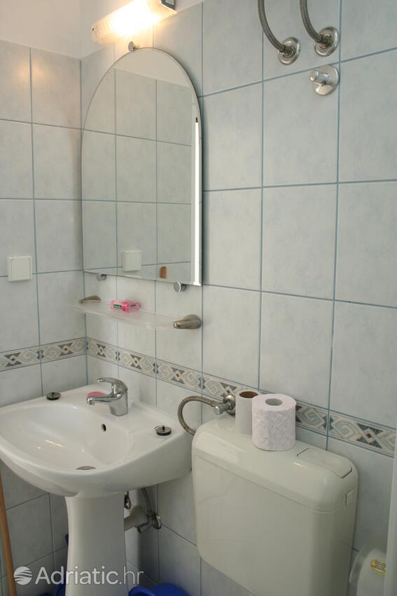 A-195-b - Kwatery prywatne - Apartamenty nad morzem Sucuraj, Hvar