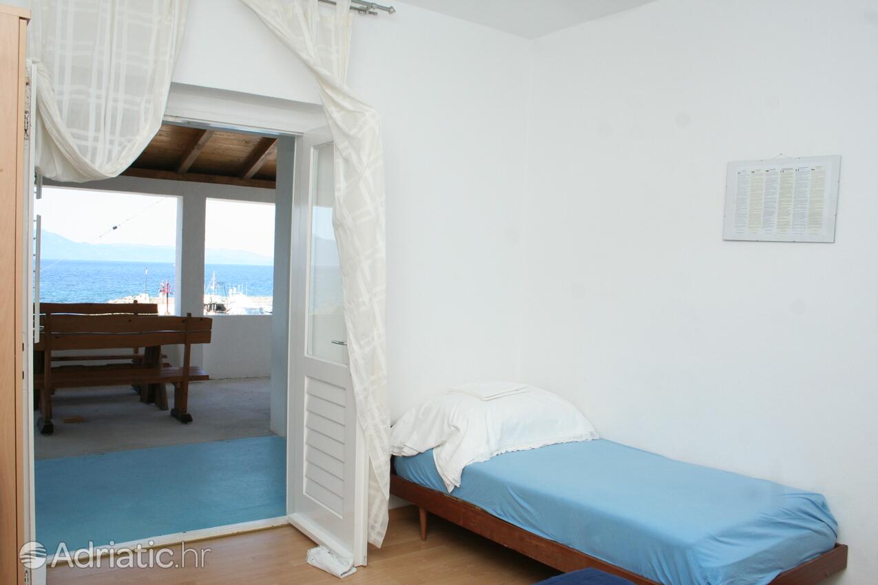 A-195-b - Kwatery prywatne - Apartamenty nad morzem Sucuraj, Hvar