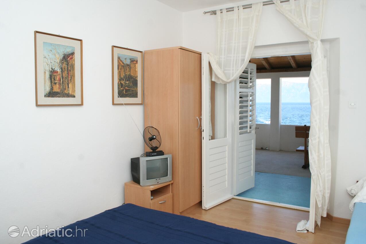 A-195-b - Kwatery prywatne - Apartamenty nad morzem Sucuraj, Hvar