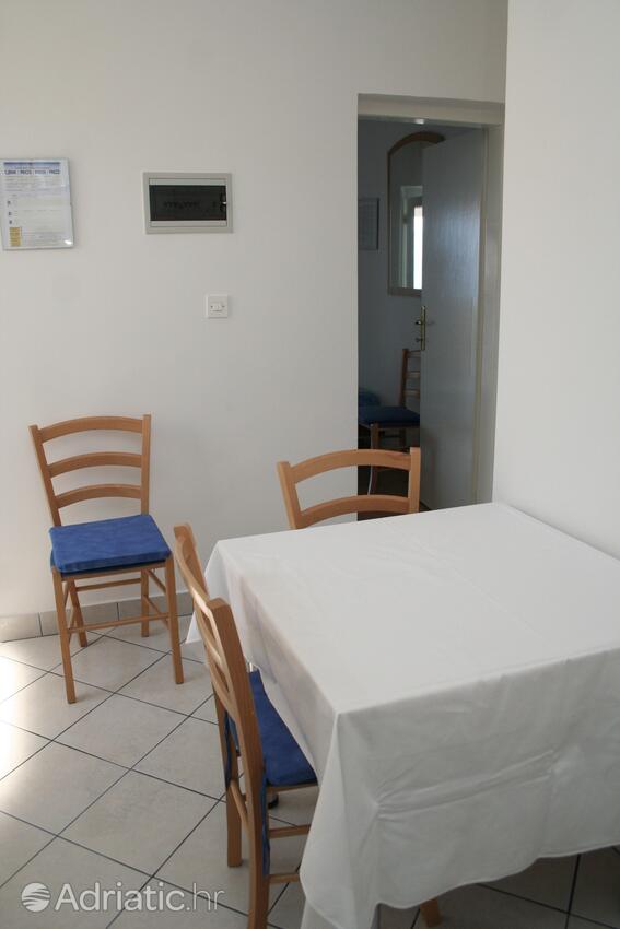 A-195-b - Kwatery prywatne - Apartamenty nad morzem Sucuraj, Hvar