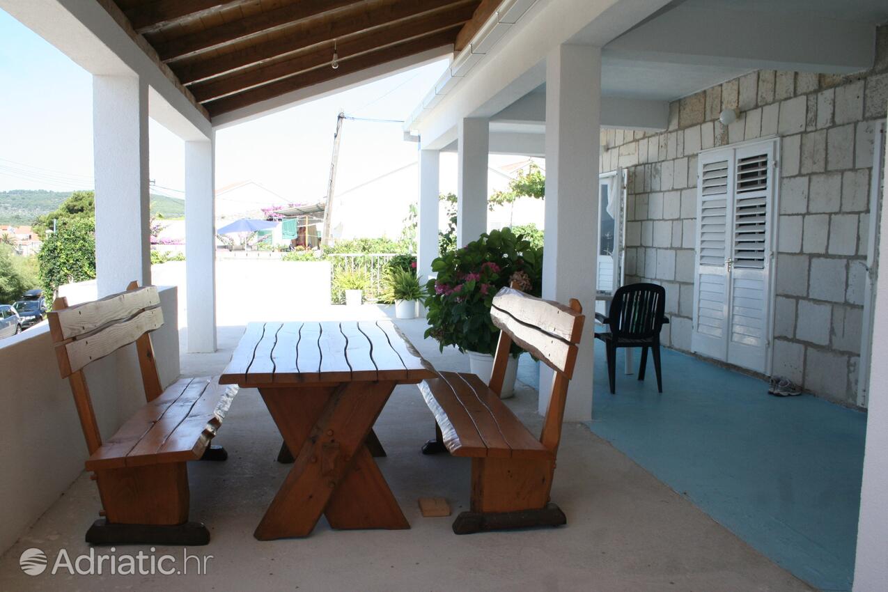 A-195-b - Kwatery prywatne - Apartamenty nad morzem Sucuraj, Hvar