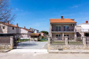 Apartments For Families With Children Valbandon, Fažana - 19511 - Fažana