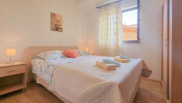 Ferienwohnungen mit Parkplatz Novigrad - 19522