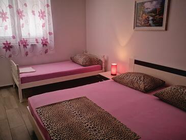 Apartments with parking space Makarska - 19532