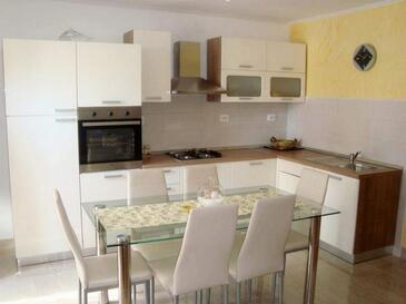 Apartments with parking space Makarska - 19532