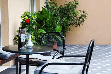 Apartments with parking space Makarska - 19532